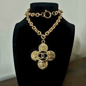 279 CHANEL Gold CC Clover Vintage Necklace